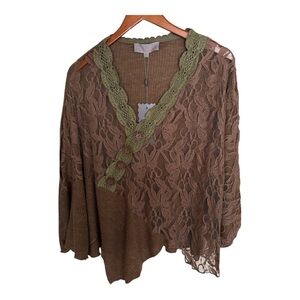 Pretty Angel Brown lace poncho-style blouse with green details, elegant